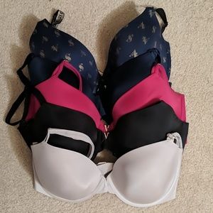 5 Victoria's Secret Bras